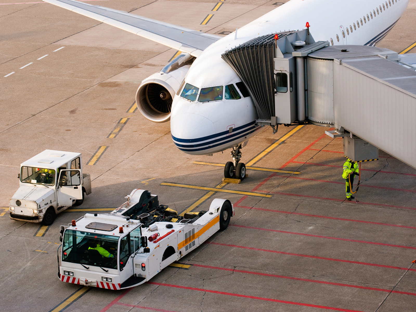 3 airplane tug