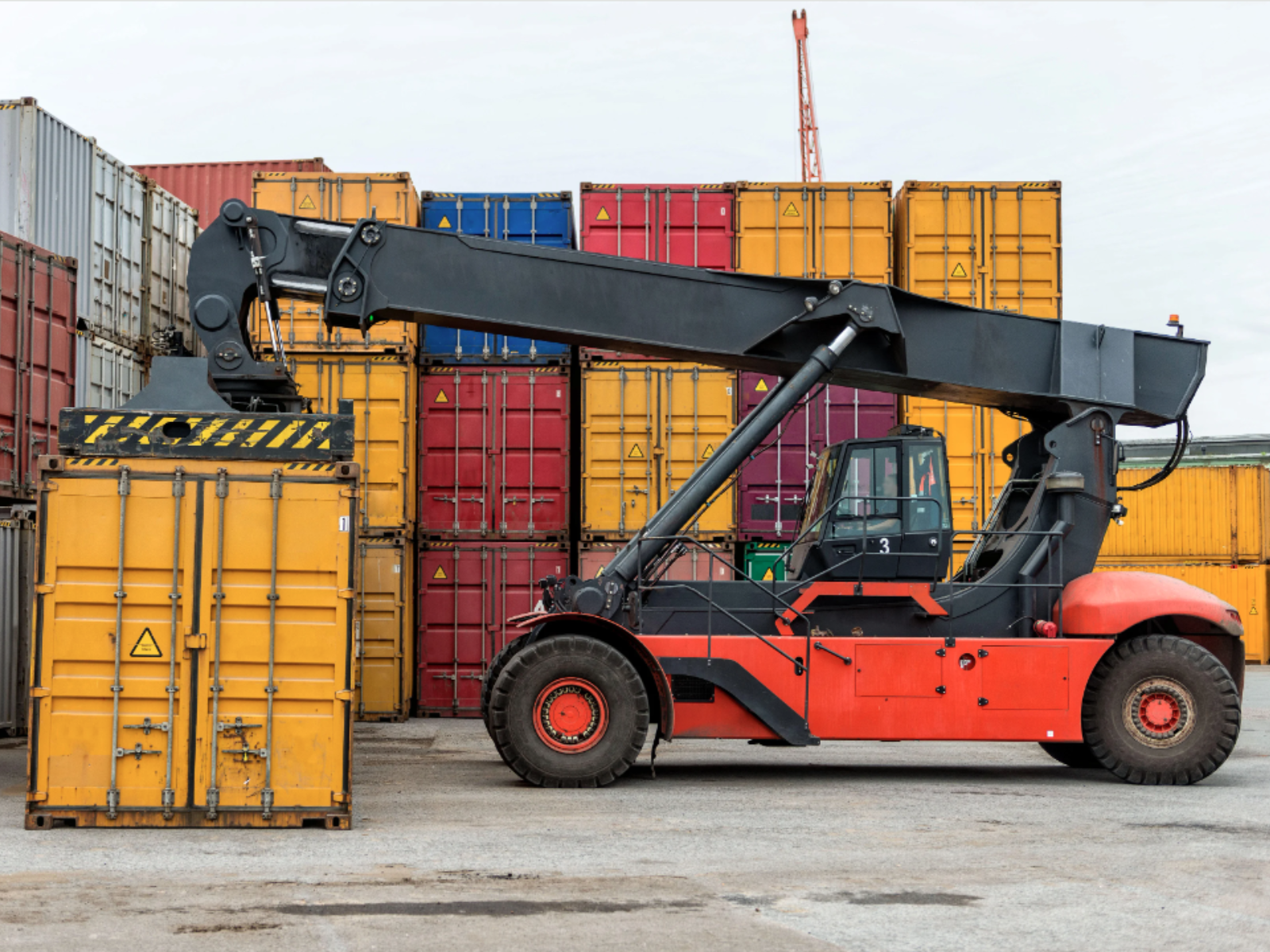1 reach stacker